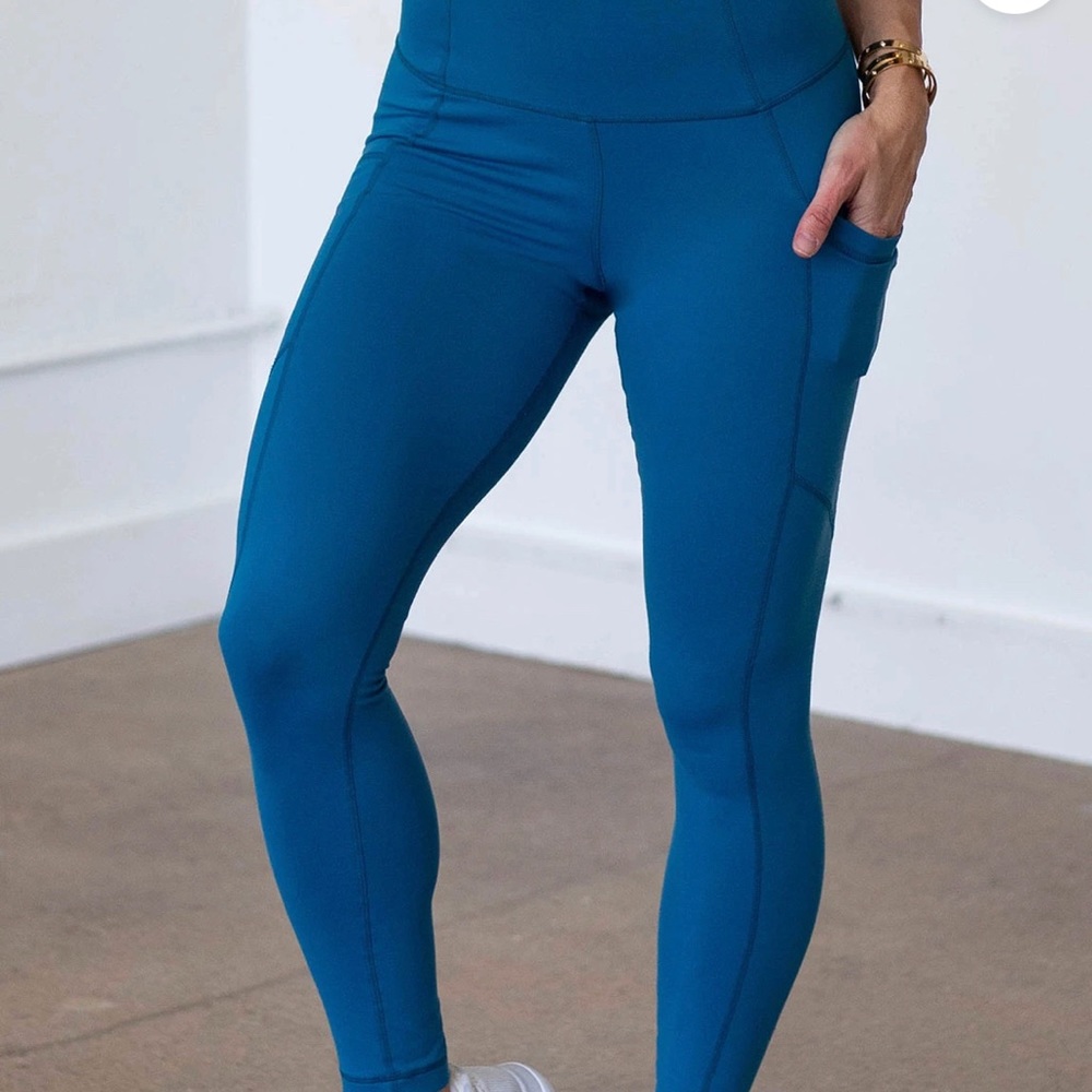 BootyQueen Driven High Waisted Leggings in Eclipse